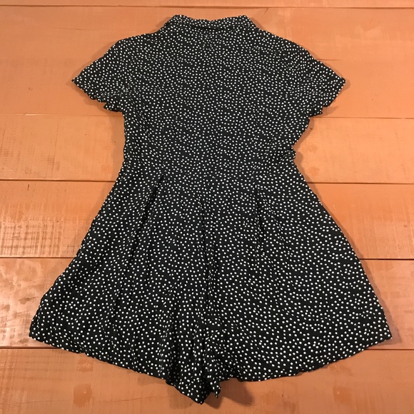 Sold! 🖤 Urban Outfitters Polkadot Romper Sz 6 - Picture 5 of 5